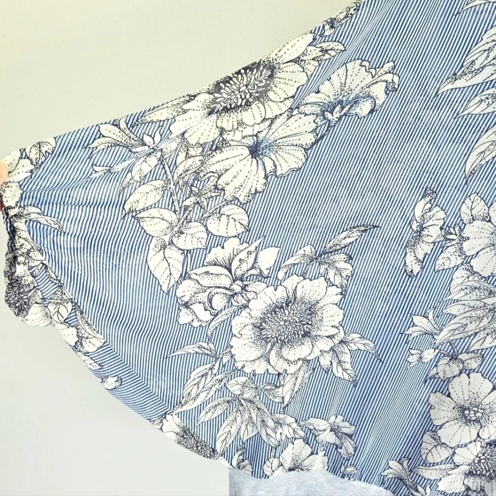 Cabi blue floral pullover blouse #5387 - Picture 7 of 8